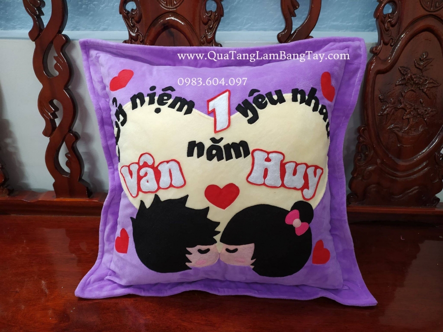 gối handmade kỷ niệm 1 năm yêu nhau Vân và Huy